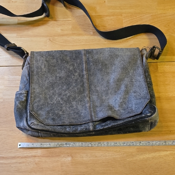 Black Rivet Distressed Gray Leather Messenger Bag - Picture 2 of 3